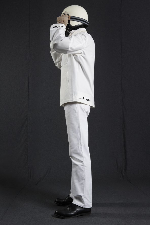 BiondoEndurance_HeavyDuty_GB_0006_Jacket-Short_White_Portrait_Side