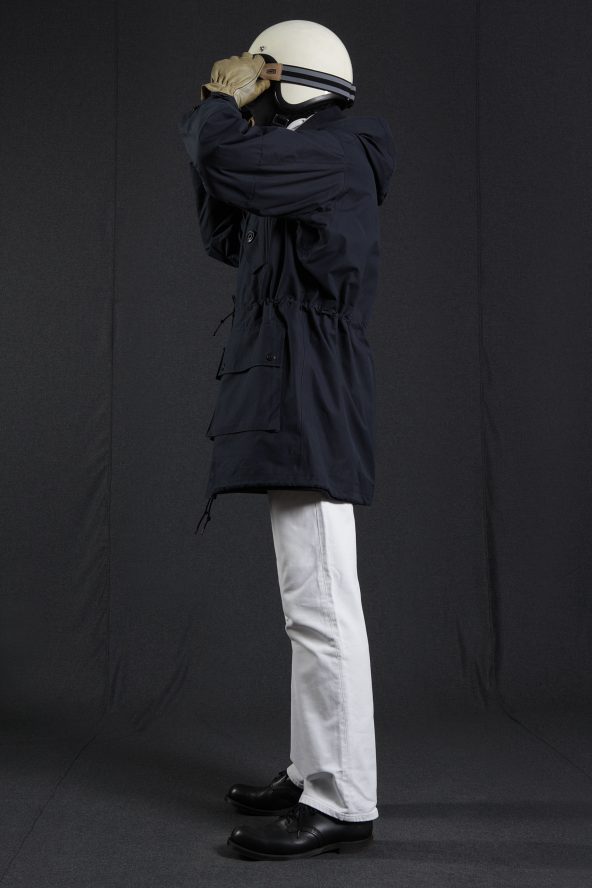 BiondoEndurance_HeavyDuty_GL_0004_Parka_DkNavy_Portrait_Side