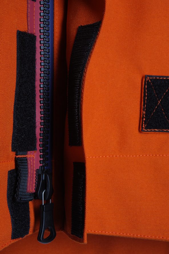 BiondoEndurance_Motorräder_GB_0008_Short-Jacket_MoroccoOrange_Opening_Front