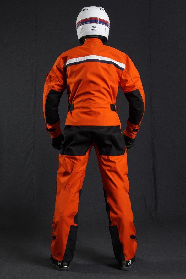 BiondoEndurance_Motorräder_GB_0008_Short-Jacket_MoroccoOrange_Portrait_Back