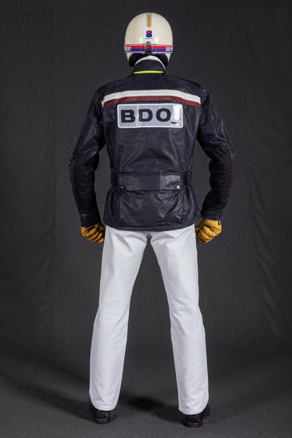 BiondoEndurance_Motorräder_GB_0009_Jacket-MkIII_RacingUnit_NavyBlue_CottonCanvas_Portrait_Back