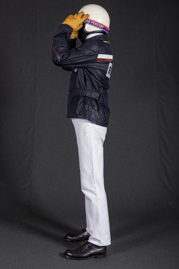 BiondoEndurance_Motorräder_GB_0009_Jacket-MkIII_RacingUnit_NavyBlue_CottonCanvas_Portrait_Side