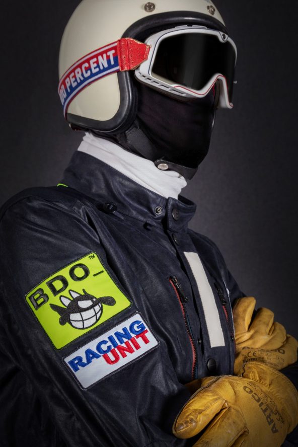 BiondoEndurance_Motorräder_GB_0009_Jacket-MkIII_RacingUnit_NavyBlue_CottonCanvas_UsaCrop_Side