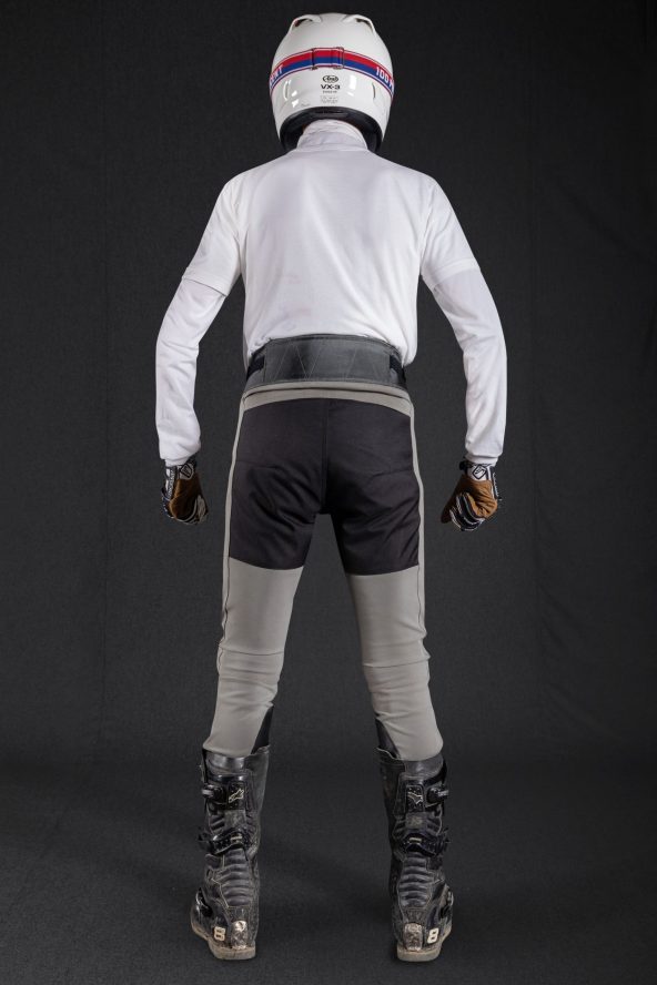 BiondoEndurance_Motorräder_PT_0014_Racing-Trousers_MorbegnoGrey_Portrait_Back