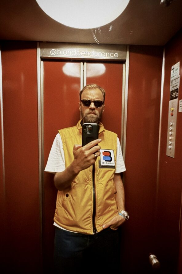GLT_013 YellowCat Color Ancillary Vest Selfie By Andrea In Red Elevator